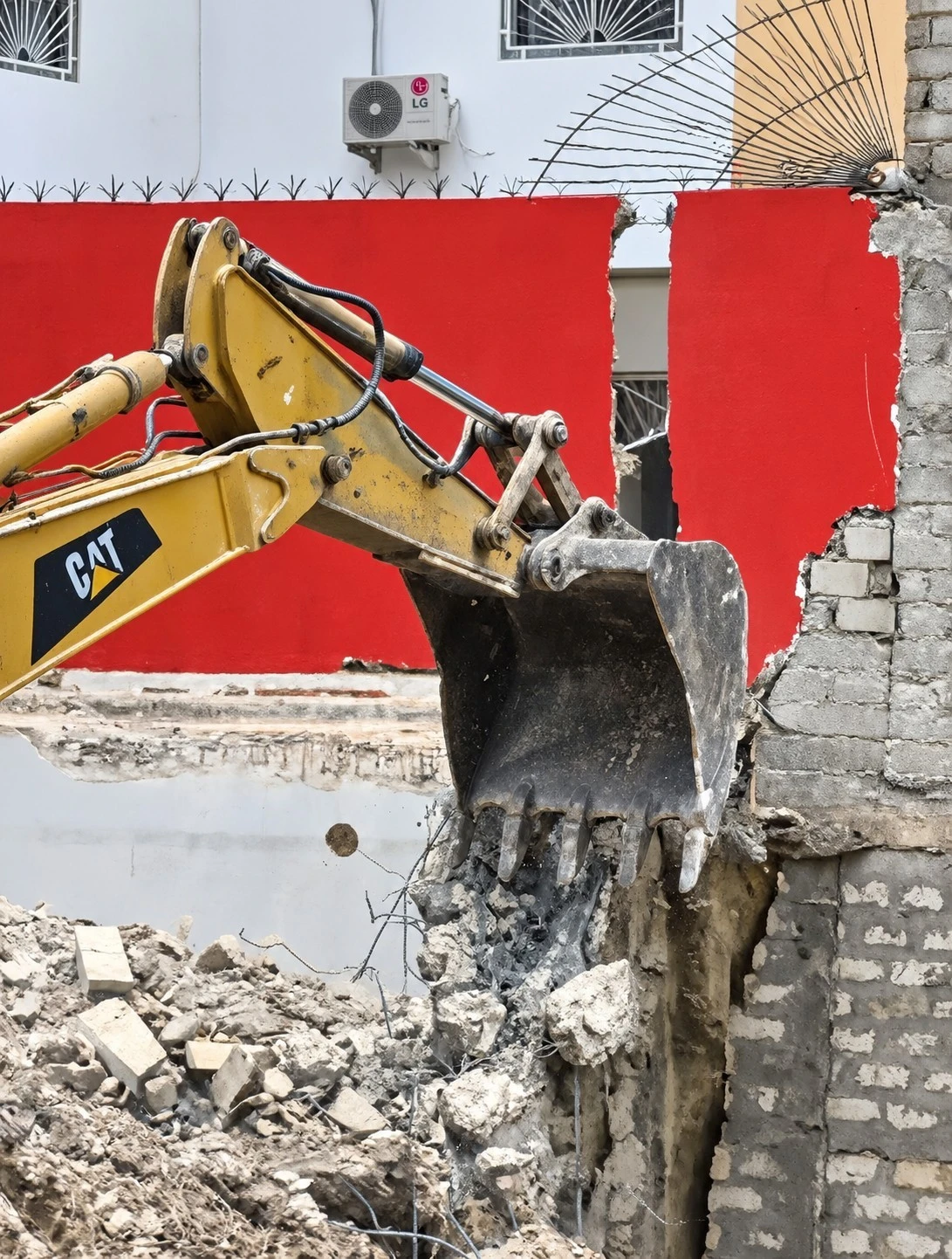 Terrassement et excavation du chantier à Dakar